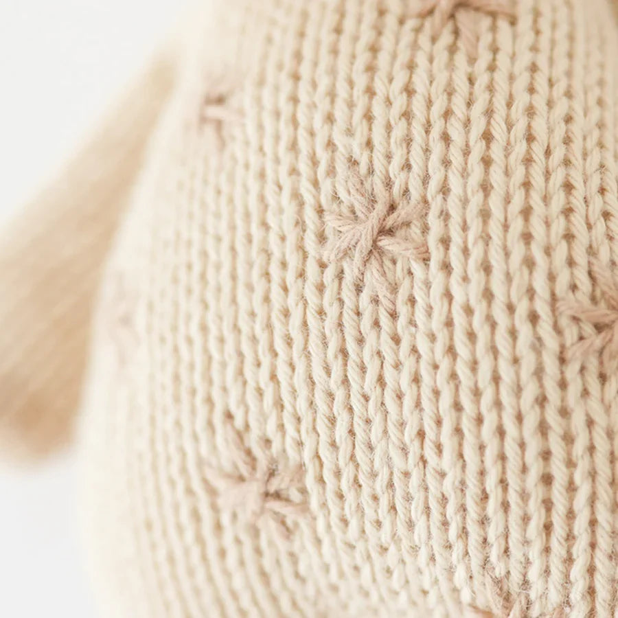 Baby giraffe | Cuddle + Kind