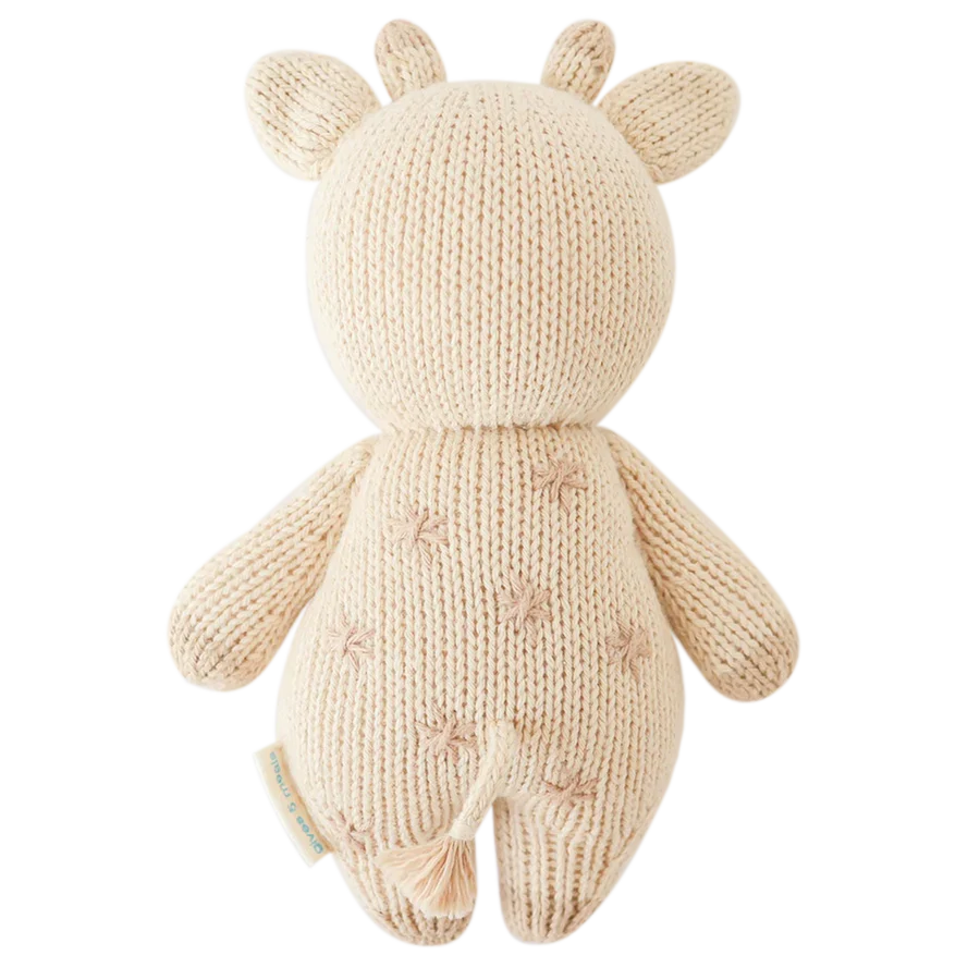 Baby giraffe | Cuddle + Kind