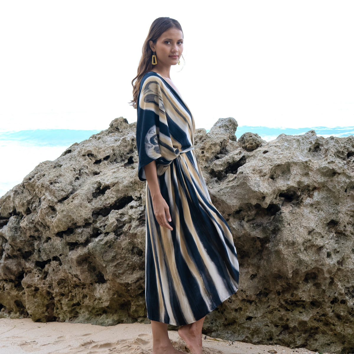 Bold Abstract Tie Dye Long Kimono In Grey & Gold