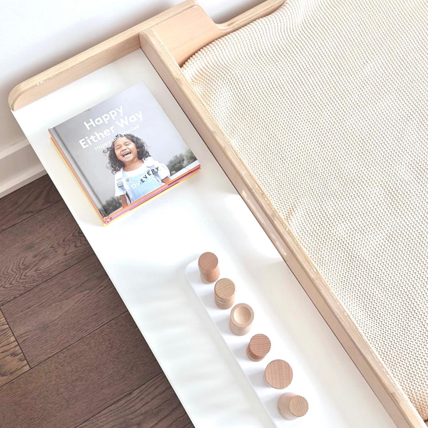 APPLE FULL - Montessori Floor Bed with Shelves